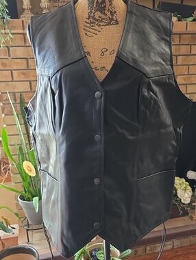 UNIK Premium Classic Black Leather Vest - Womens
